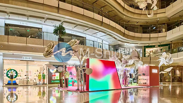 P3不規(guī)則LED顯示屏，迪奧專賣店，中國