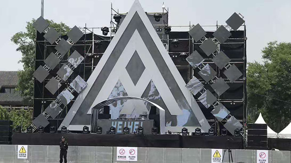 P4.81創(chuàng)意戶外LED顯示屏，成都草莓節(jié)，中國